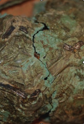 Detaljbild av brottyta på
spännbuckla.
Västmanlands länsmuseum Detaljbild av brottyta på
spännbuckla.
Västmanlands länsmuseum